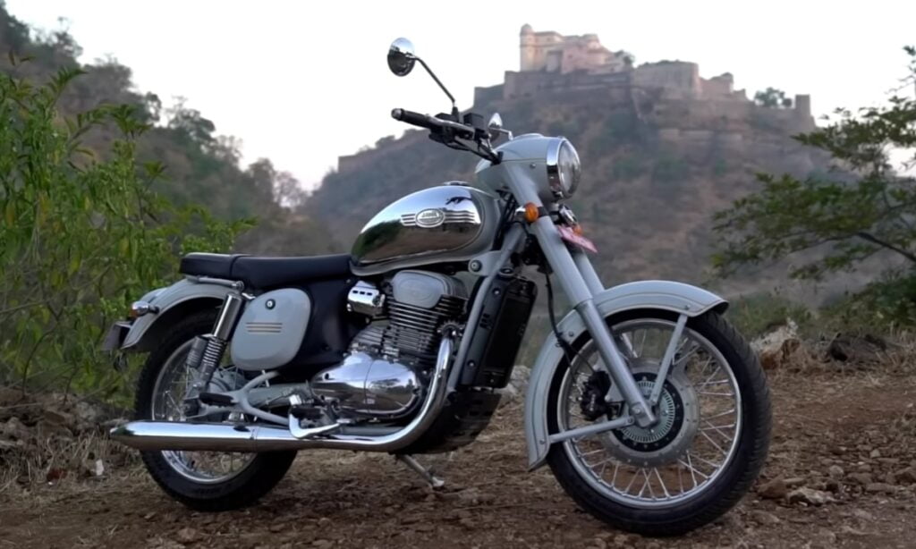 Royal Enfield ছাড়ুন Jawa 42 বা Yezdi Roadster চালিয়ে দেখুন, রয়েল এনফিল্ড এর বাবা